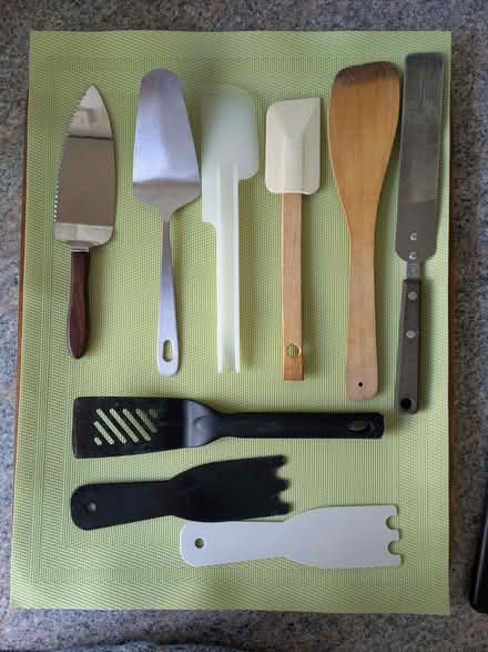 Photo of free Spatulas and Cake Slices (Beulah Hill SE19) #1