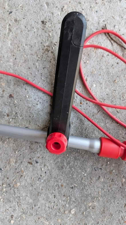 Photo of free Working strimmer, needs line (GU51) #4