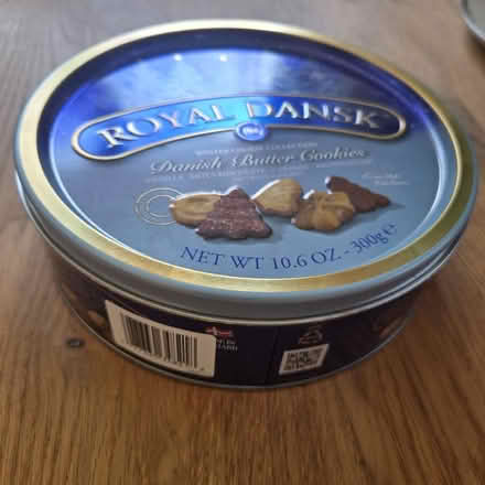 Photo of free Biscuit tin (California IP4) #1