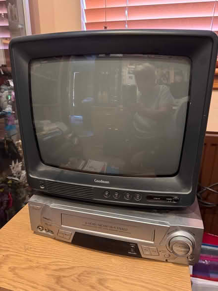 Photo of free TV & VHS Video Combi and small TV (Ballumbie DD4) #2