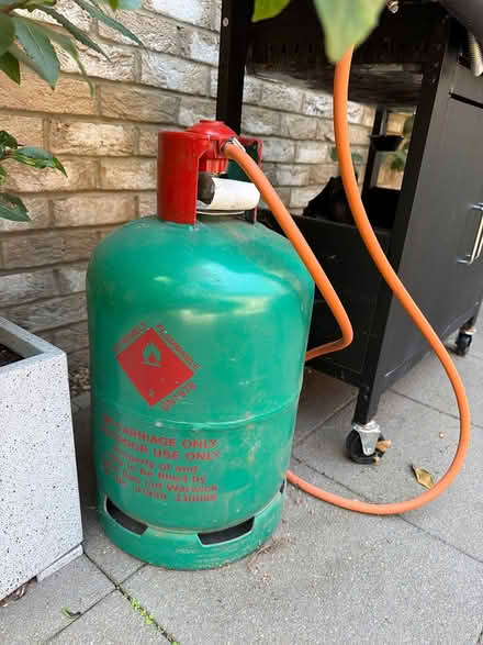 Photo of free Cosmo Grill Gas BBQ with Gas (Surbiton, KT5) #2