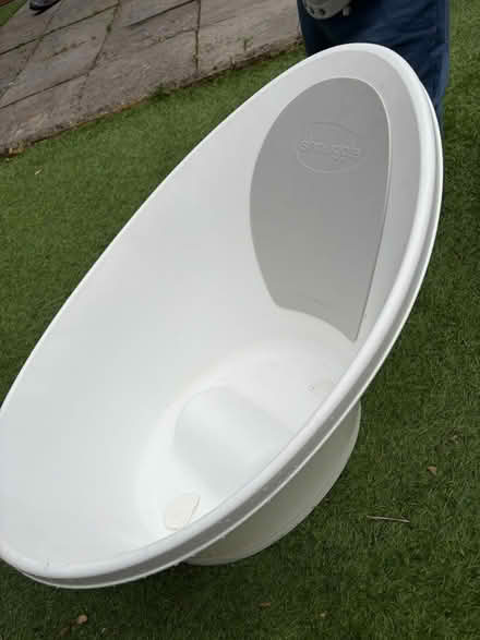 Photo of free Baby bath tub and toy (Hanworth TW13) #3