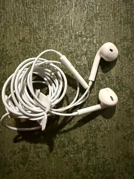 Photo of free Wire headphones (Woodlawn) #1