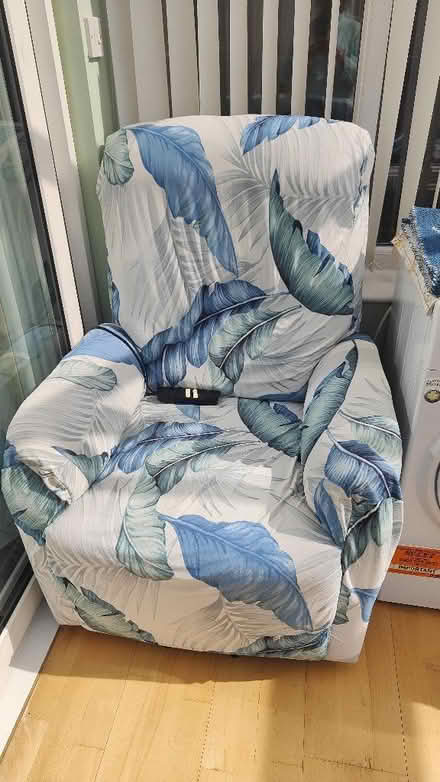 Photo of free Working Electric recliners. (Clifford Park CV2) #2