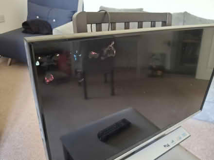 Photo of free 32in LED Tv (whyteleafe CR3) #1