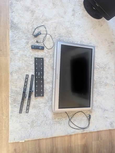Photo of free 32in TV (Two gates B77) #1