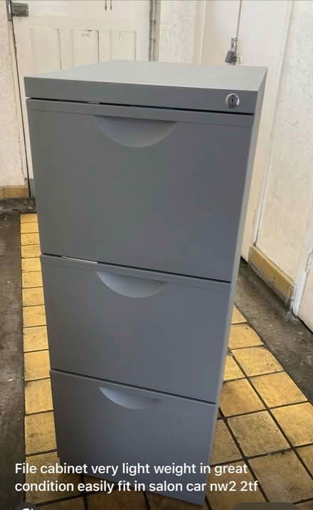 Photo of free File cabinet good condition but no key (Childs Hill NW2) #1