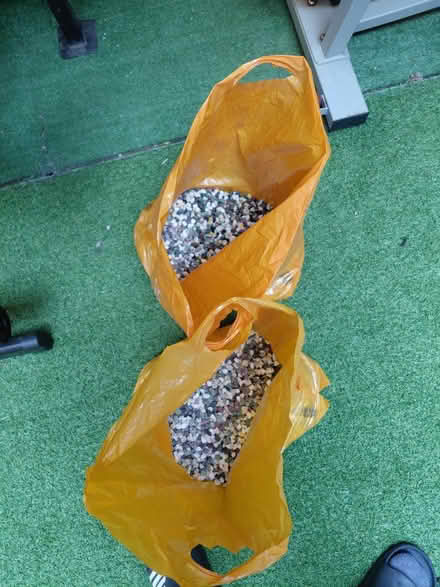 Photo of free Around 2kg fish tank pebbles (South Croydon) #1