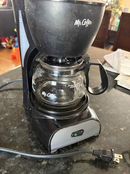 Photo of free 4 cup coffee maker (Lincoln Square) #2