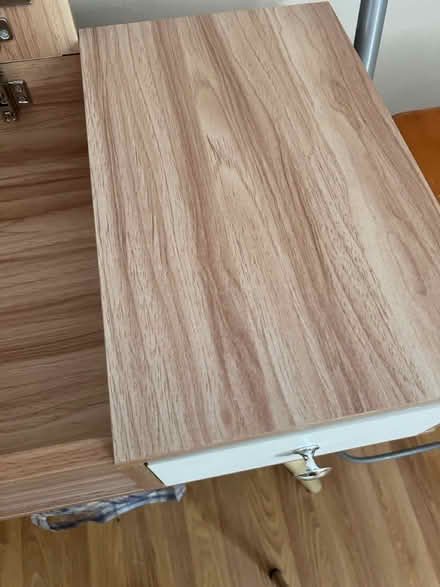 Photo of free Vanity/dressing table (WD23) #3