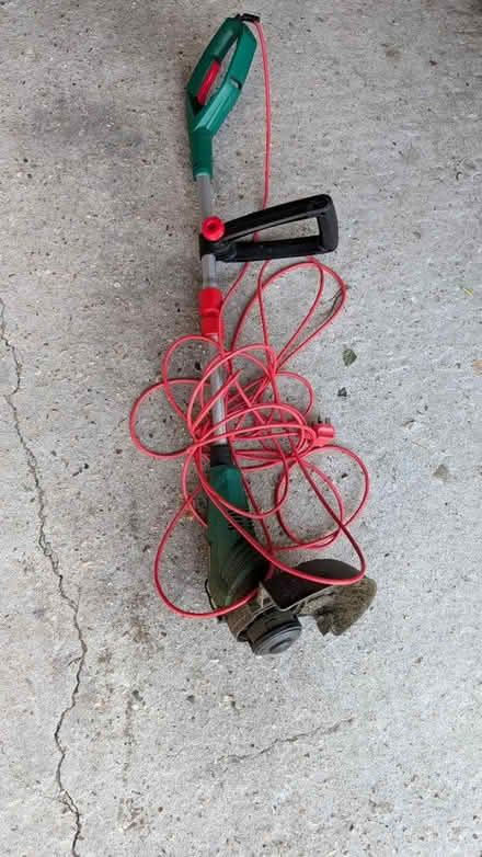 Photo of free Working strimmer, needs line (GU51) #2