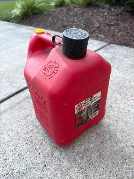 Photo of free 2 Gallon No-Spill Gas Can (Fairfax City) #2