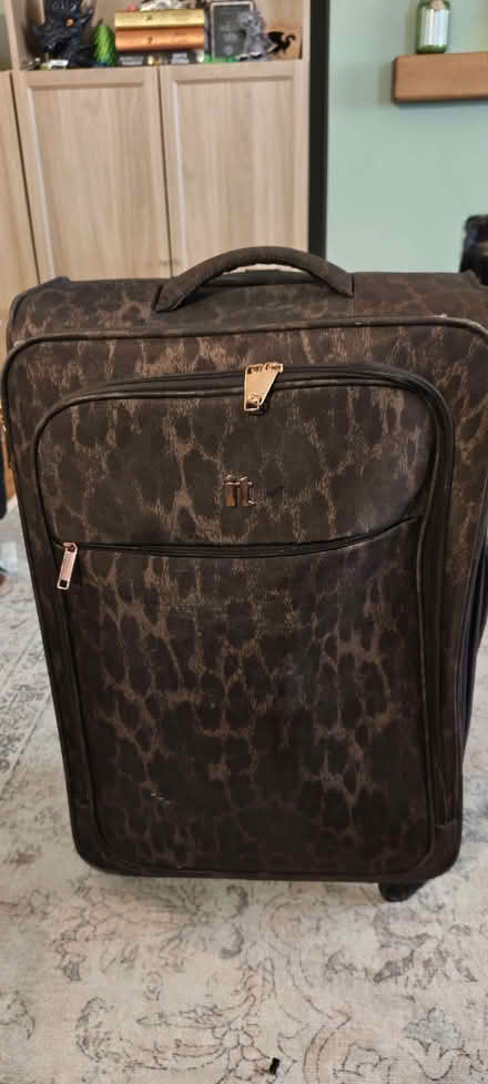 Photo of free IT Medium Suit case (Bentley WS2) #3