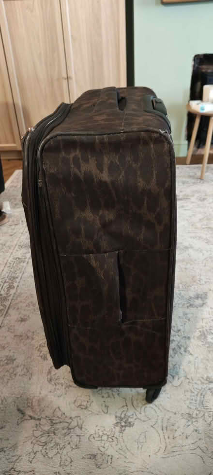 Photo of free IT Medium Suit case (Bentley WS2) #2