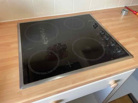 Photo of free Electric hob and extractor fan (Dunstable LU6) #1