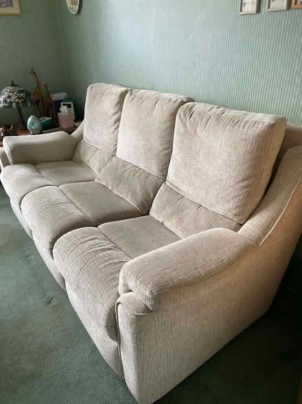 Photo of free Settee (Biggleswade SG18) #1