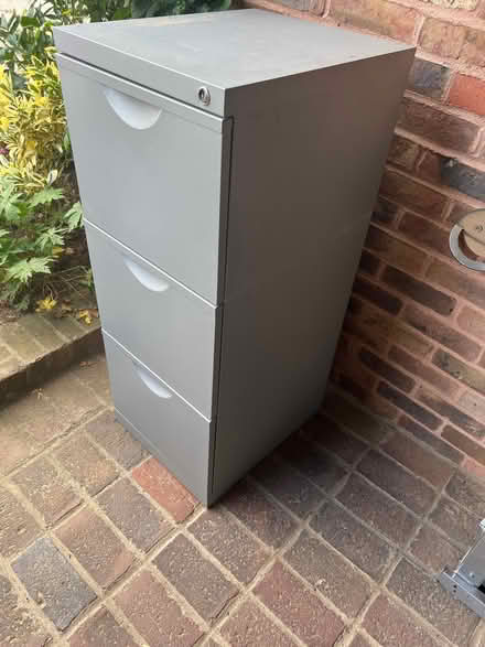 Photo of free 3 drawers filing cabinet with key (Summertown OX2) #1
