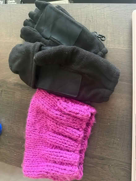 Photo of free Convertible mittens and knit hat (Woodley Park) #1