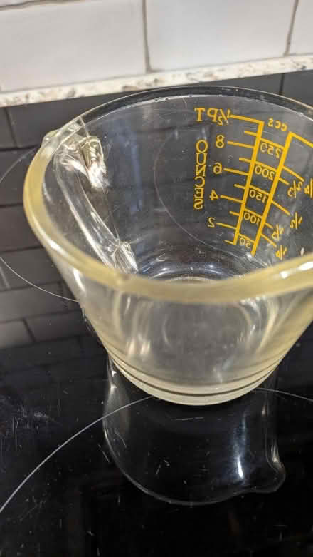 Photo of free Pyrex Measuring Jug (RG24 Old Basing) #2