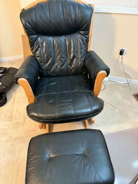 Photo of free Gliders (Mississauga (401/Mavis)) #3