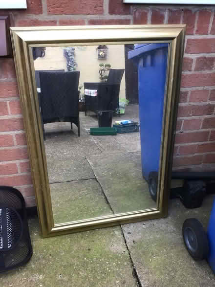 Photo of free Large mirror (DE21) #1