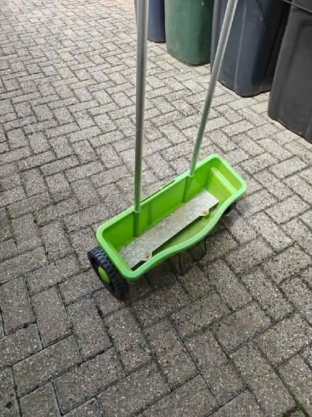 Photo of free Garden Lawn Seed Spreader (Skerton LA1) #3