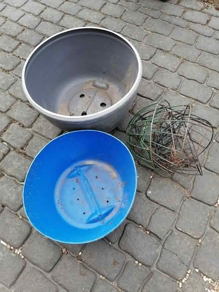 Photo of free Large plant pots / hanging Baskets (Derby chaddesden) #1