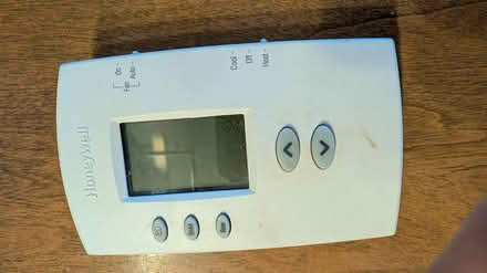 Photo of free r furnace and AC thermostat (Barrhaven) #1