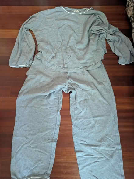 Photo of free Women's XL clothing (Mt. View/Los Altos/Sunnyvale) #4