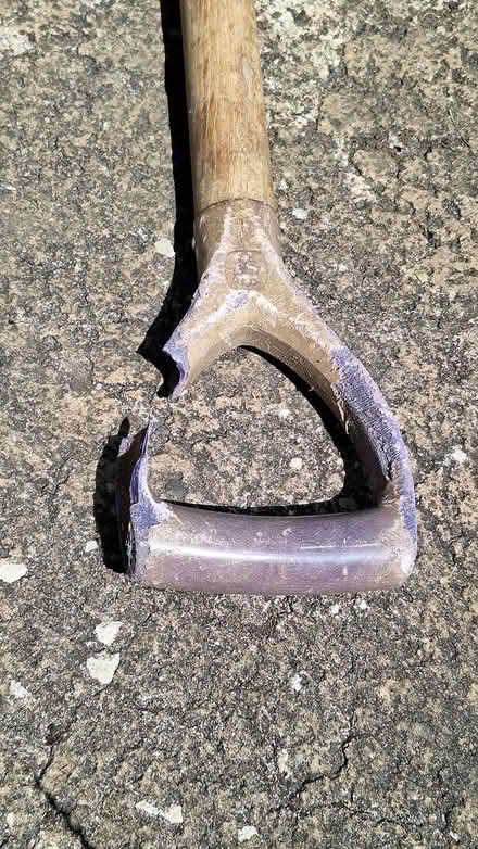 Photo of free Space (broken handle) (Merton Park SW20) #1