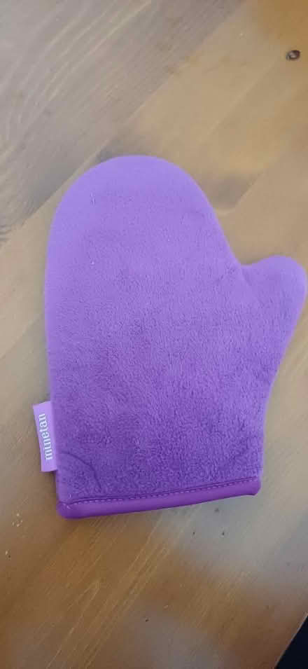Photo of free Body skin self tanning mitt (Ng3 5lh) #1