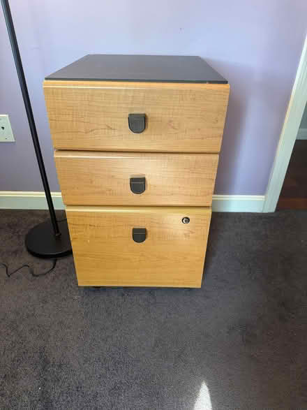 Photo of free Desk (Peabody) #2