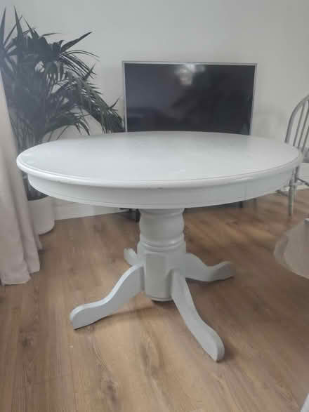 Photo of free Round table (Surbiton KT6) #1