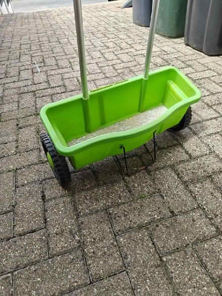 Photo of free Garden Lawn Seed Spreader (Skerton LA1) #2