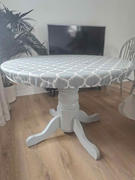 Photo of free Round table (Surbiton KT6) #2