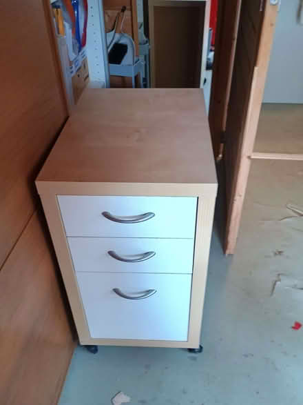 Photo of free Home office desk with small drawer/ filling cabinet (Molesey KT8) #4