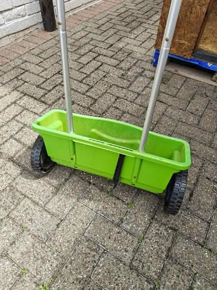 Photo of free Garden Lawn Seed Spreader (Skerton LA1) #1