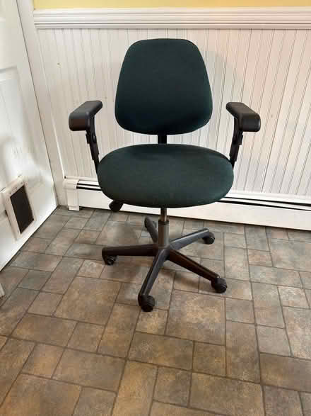 Photo of free Green Desk chair (Haddon Heights) #1