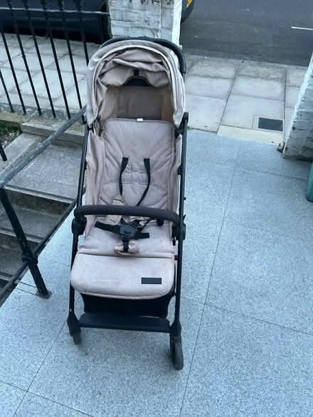 Photo of free Good stroller, but canopy broke (N1 Dalston) #3
