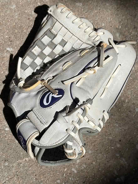 Photo of free Youth right-handed baseball glove (Elkridge (near Deep Run ES)) #1