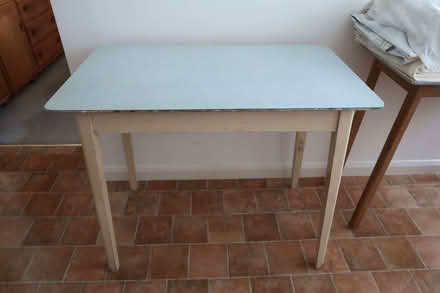 Photo of free Small kitchen table (Crowthorne RG45) #1