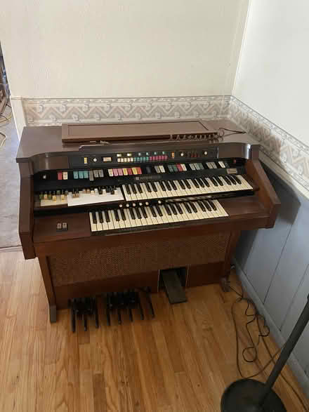 Photo of free vintage Hammond electric organ (West of Longmont 65th & Nelson) #1