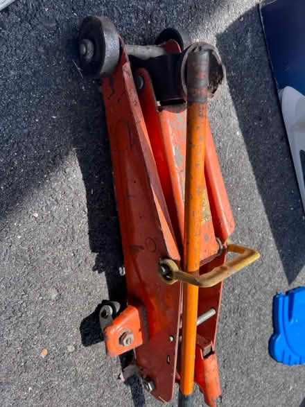 Photo of free Working jack heavy duty (Muirkirk) #1