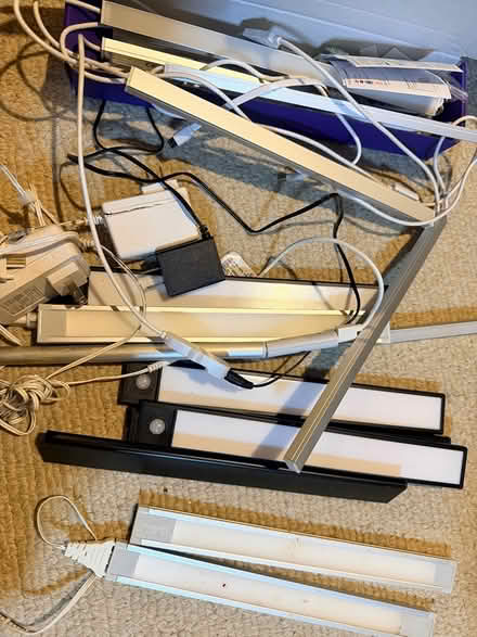 Photo of free Under cabinet lights (Rathburn and Creditview) #1