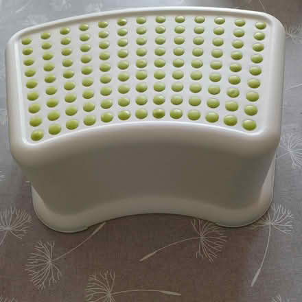 Photo of free Fred &Flo growing up toilet seat, unused & child step. (Panshanger AL7) #3