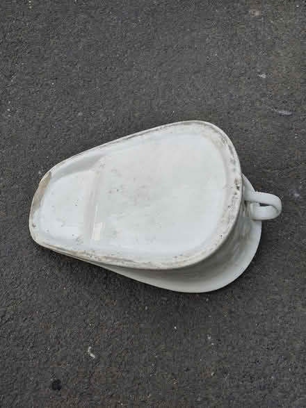 Photo of free Ceramic bedpan, chipped underneath (Hartington Road BN2) #2