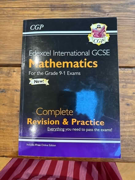Photo of free Maths GCSE Revision book (St Albans AL4) #1