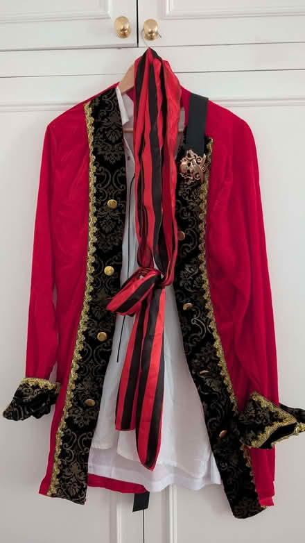 Photo of free Pirate costume men size L (Wandsworth SW18) #1