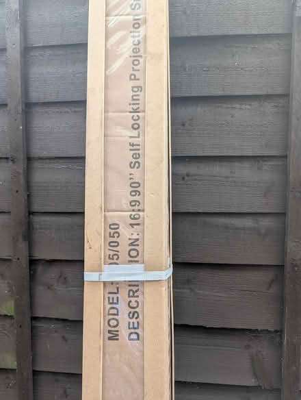 Photo of free VonHaus 90" 16x9 Projector Screen (AL10) #2