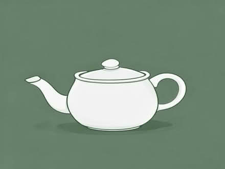 Photo of Small white tea pot (Bolton le Sands LA5) #1
